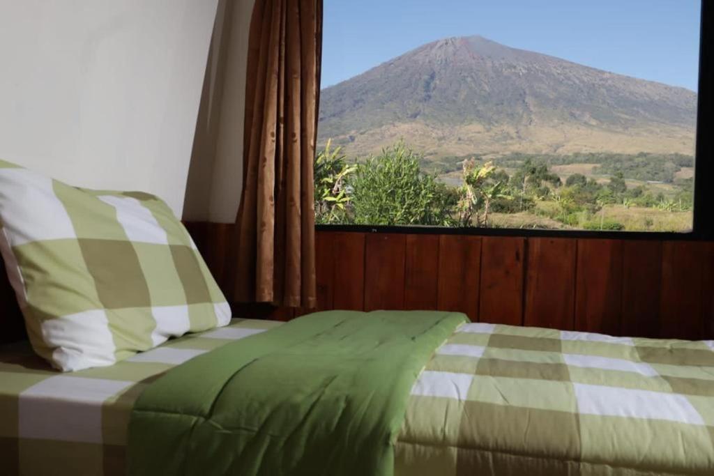 The Gate Rinjani Hotel Sajang Ngoại thất bức ảnh