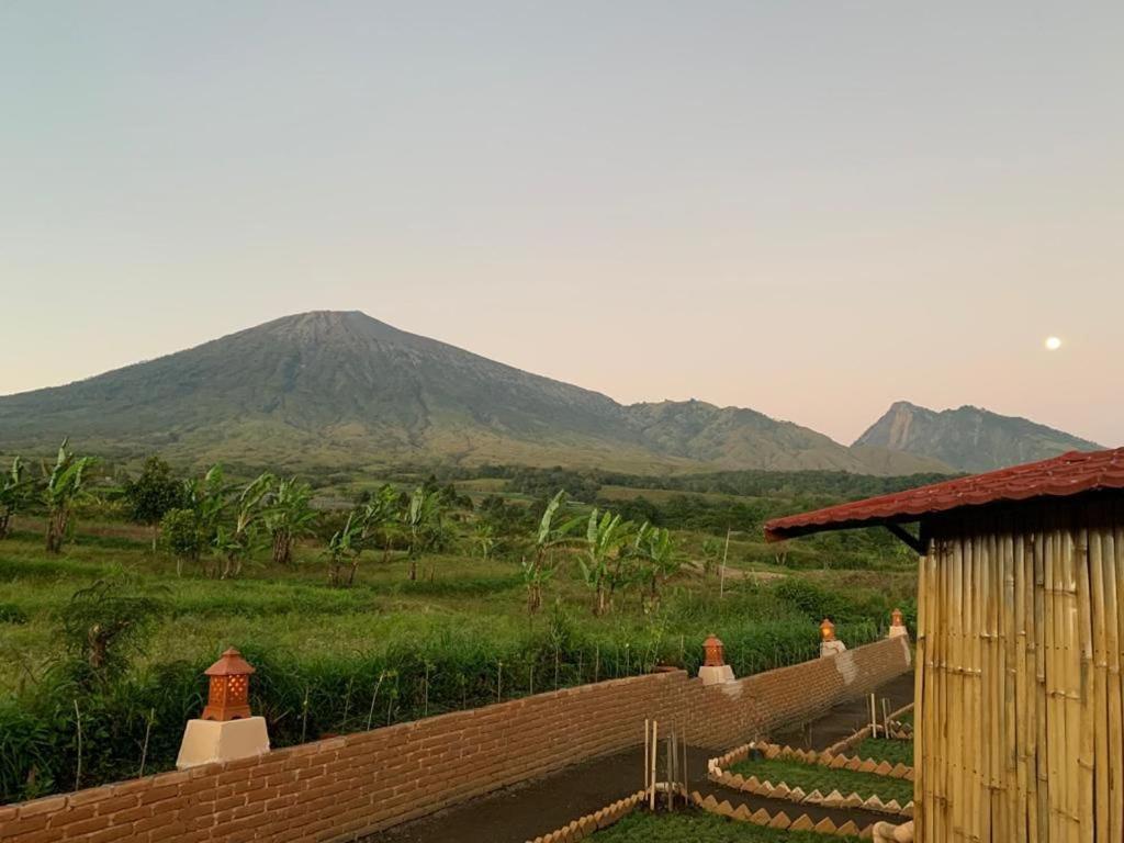 The Gate Rinjani Hotel Sajang Ngoại thất bức ảnh