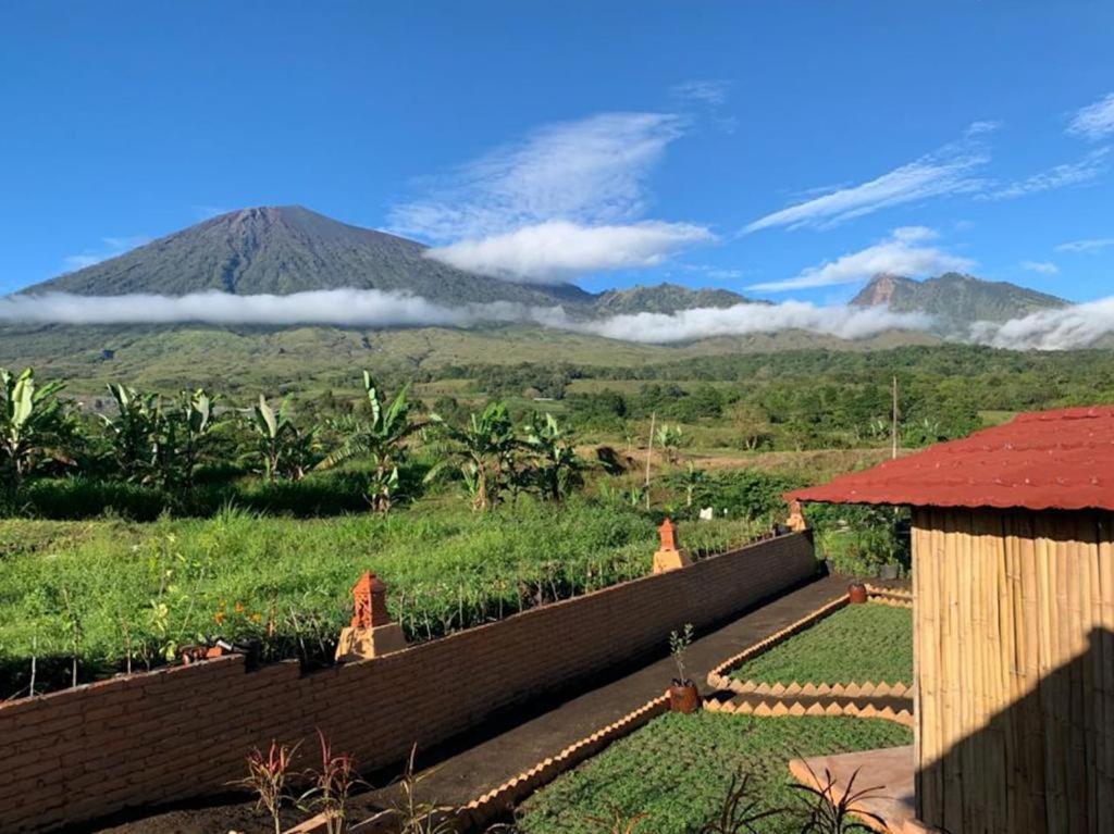 The Gate Rinjani Hotel Sajang Ngoại thất bức ảnh